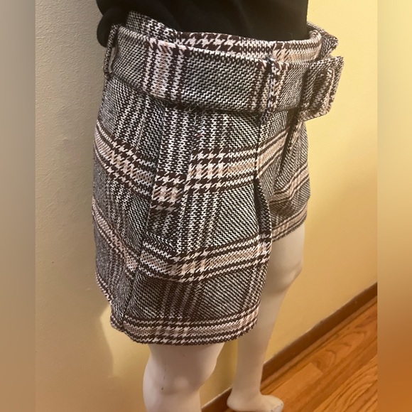 Haute Monde Thick, Plaid shorts. I wear a size 12/14 and they do not fit me. - Picture 3 of 7